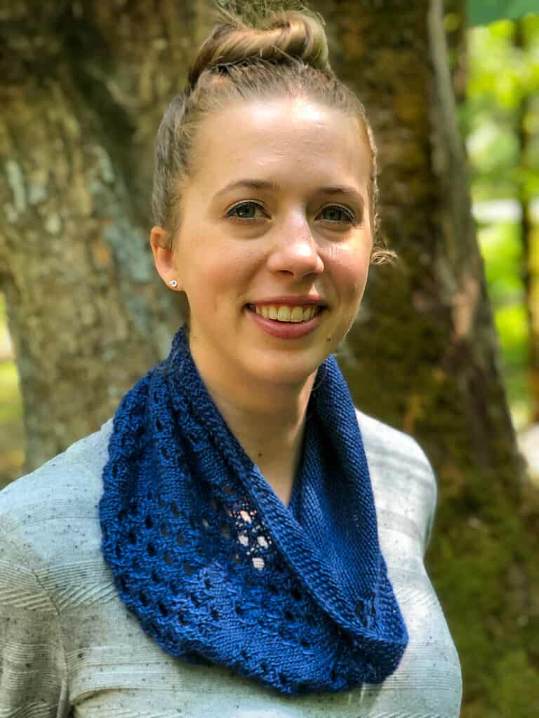 Christmas Knitting Queen Bee Cowl